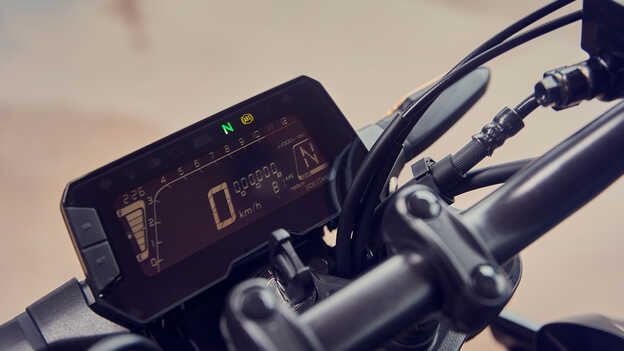 Painel de instrumentos LCD transparente com indicador da mudança engrenada da Honda CB300R em primeiro plano