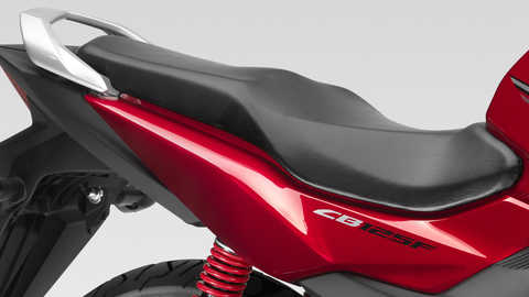 Grande plano da traseira da CB125F
