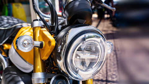 Monkey 125 cc, grande plano do farol