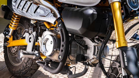 Monkey 125 cc, grande plano do lado direito