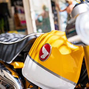 Monkey 125 cc, grande plano do banco