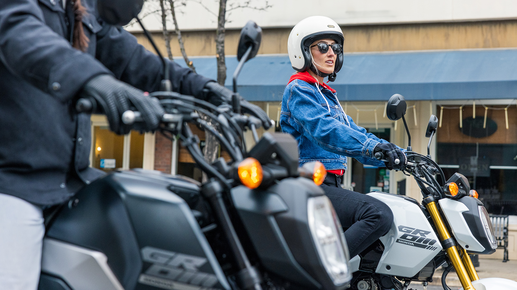 MSX125 Grom em imagem estática numa cidade