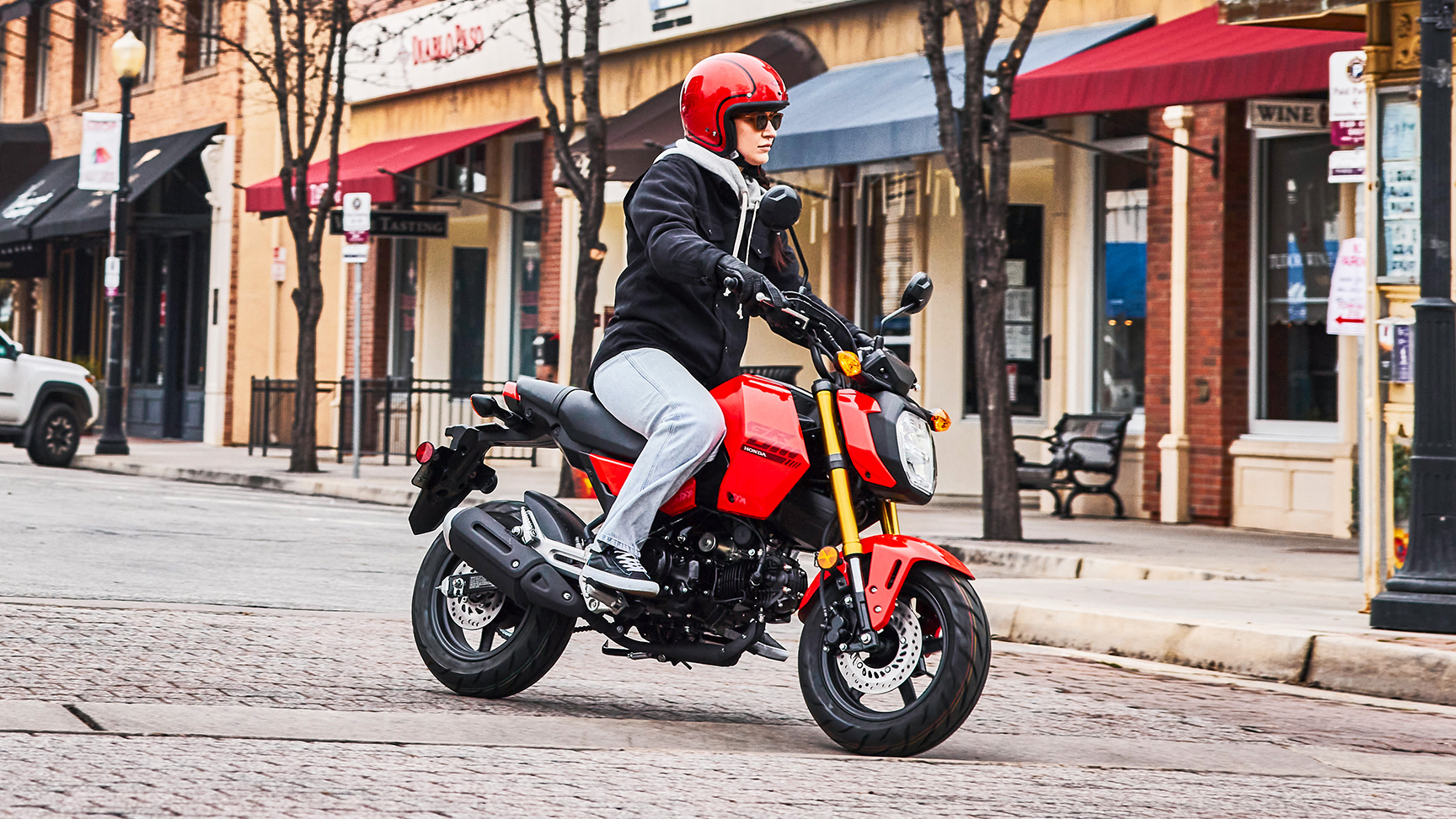 Vista lateral da MSX125 Grom em preto 
