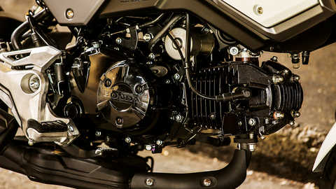 Grande plano do motor da Honda MSX125.