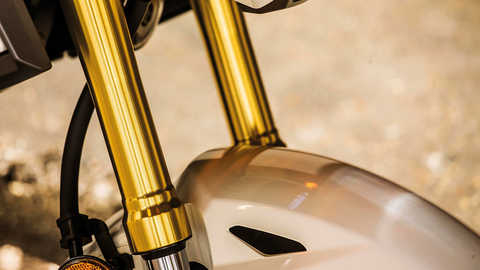 Grande plano da forquilha dianteira da Honda MSX125