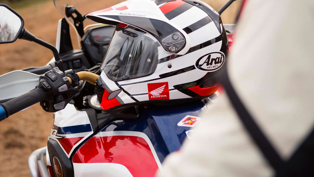 Grande plano de um capacete Adventure