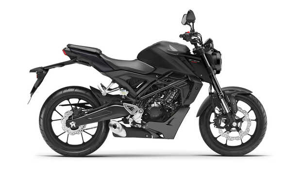 Vista dianteira a 3/4 da Honda CB125R em estúdio