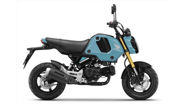 Vista dianteira a 3/4 da Honda MSX125 em estúdio