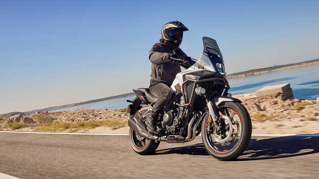 Grande plano dos pneus da Dax 125