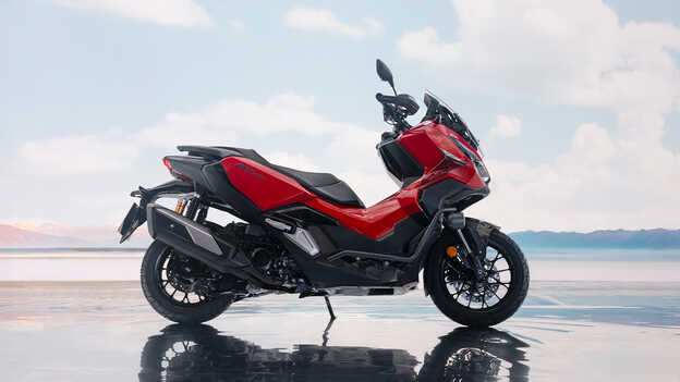 Grande plano dos pneus da Dax 125