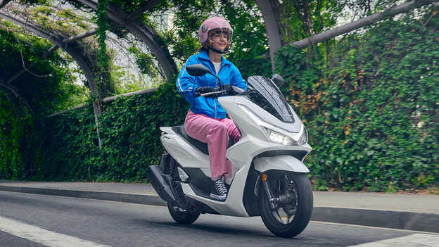 Grande plano dos pneus Dax 125