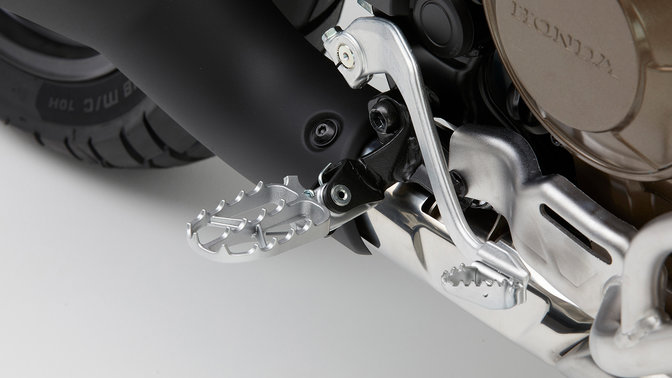 Pousa pés de rali da Honda Africa Twin