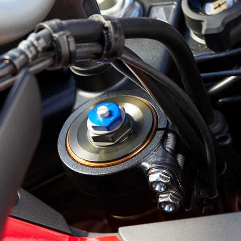 Grande plano da suspens&atilde;o da Honda Africa Twin.