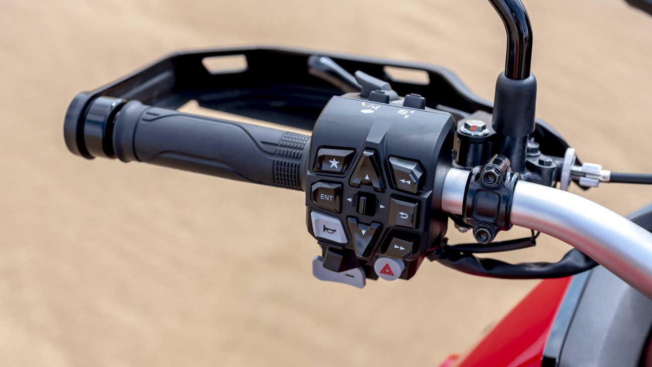 Honda Africa Twin, foto de estúdio da vista do condutor