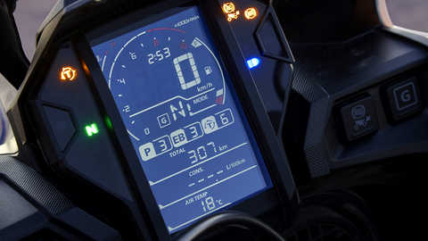 Grande plano do mostrador da Honda Africa Twin Adventure Sports.