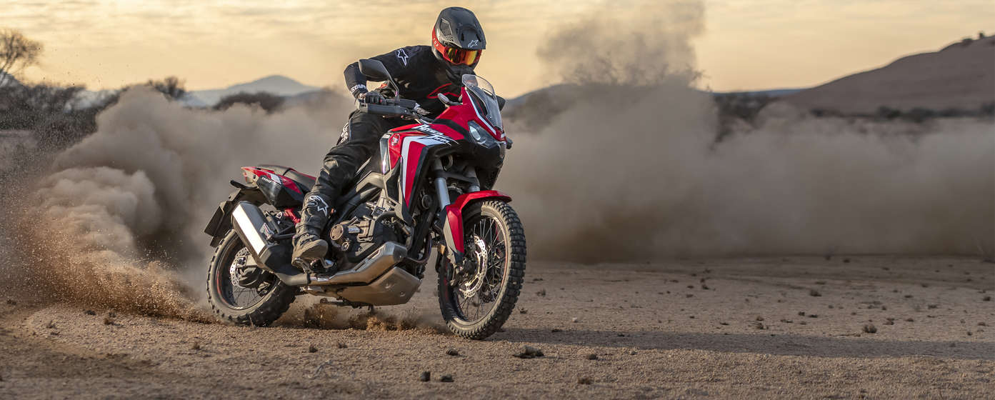 Honda CRF1100L Africa Twin no deserto.