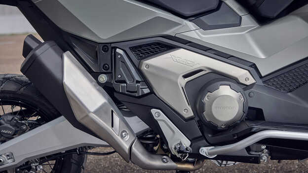 Grande plano do motor da X-ADV.