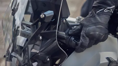 Grande plano do para-brisas ajustável da moto Honda X-ADV.