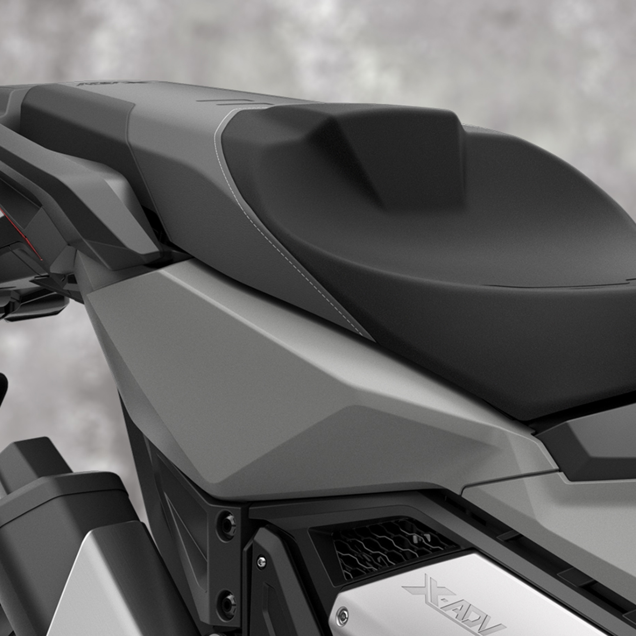 Grande plano do assento da moto Honda X-ADV.