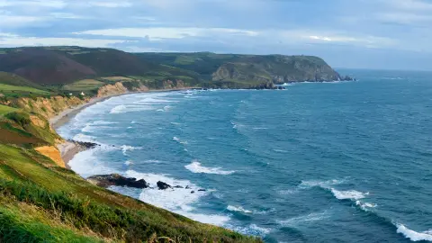 A Baía de Ecalgrain ao fim do dia em França