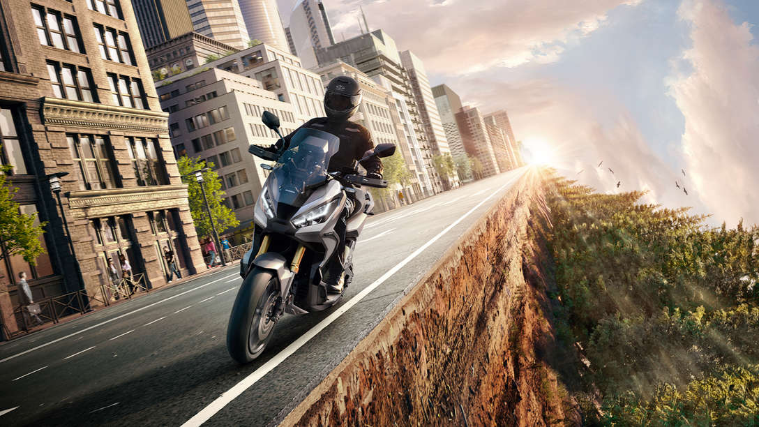 X-ADV, no limite da estrada