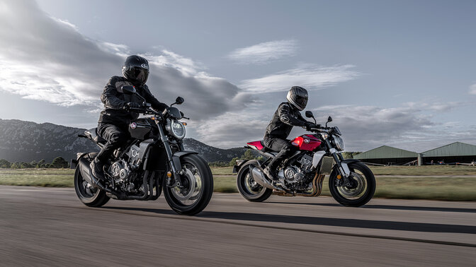 Honda CB1000R e CB1000R Black Edition na estrada