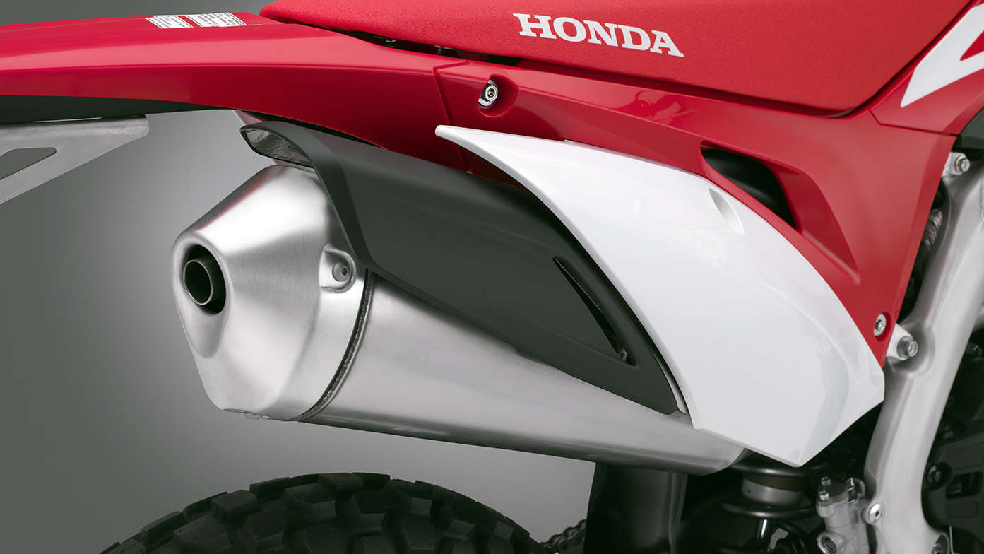 CRF450L, grande plano do tubo de escape