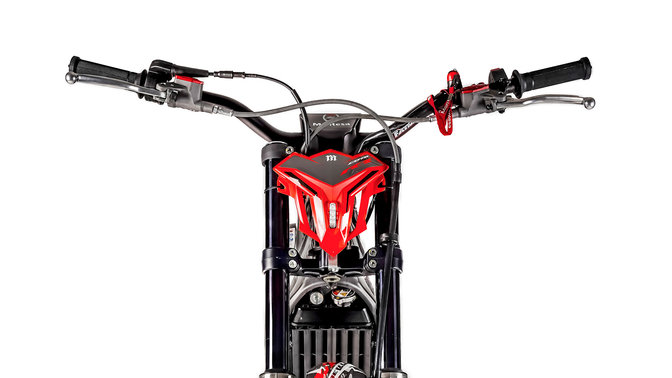 Primeiro plano dianteiro do guiador da Honda Montesa Cota 4RT 301RR.