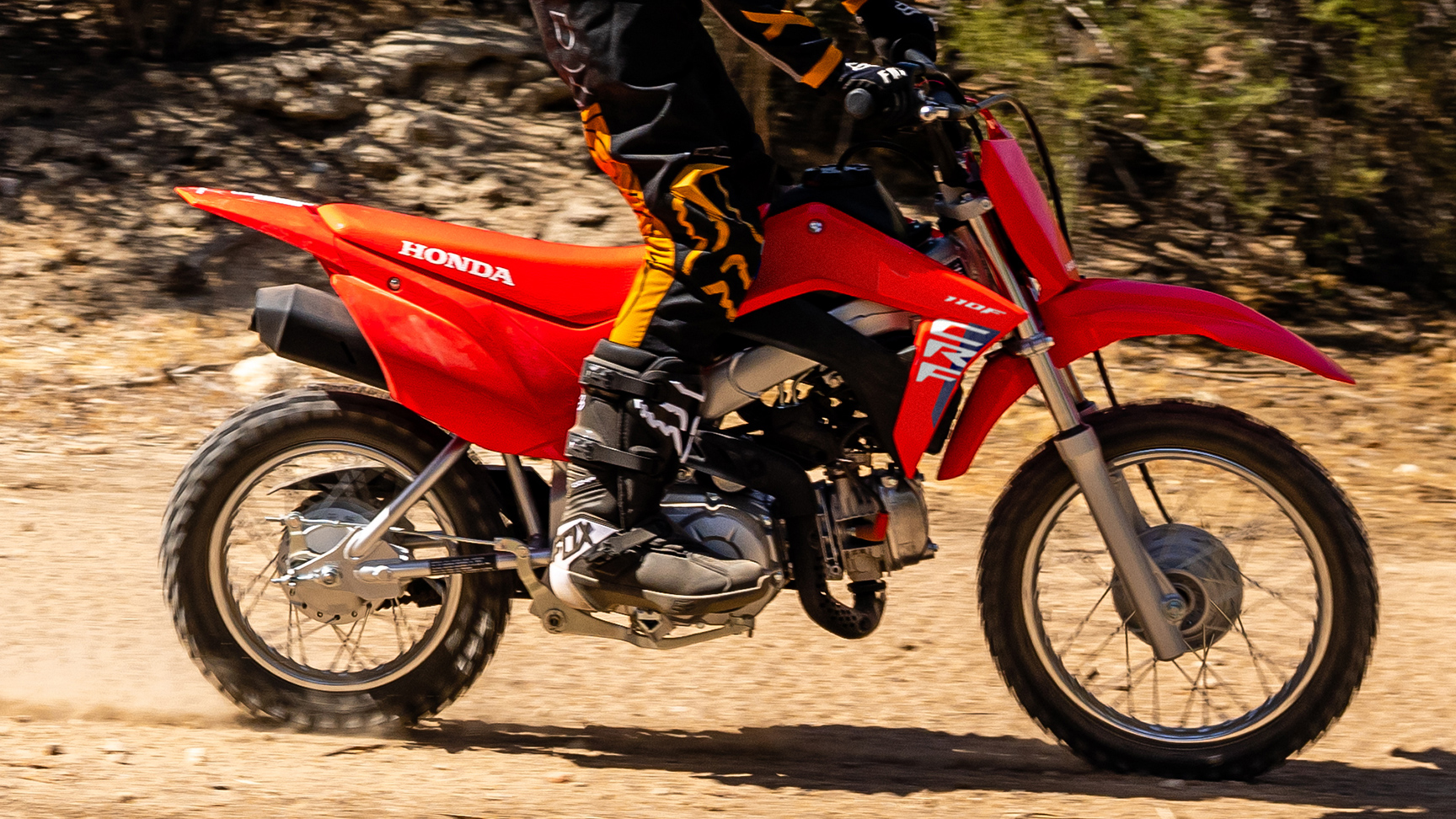 CRF110F com quadro de aço de longarina dupla e braço oscilante reforçado