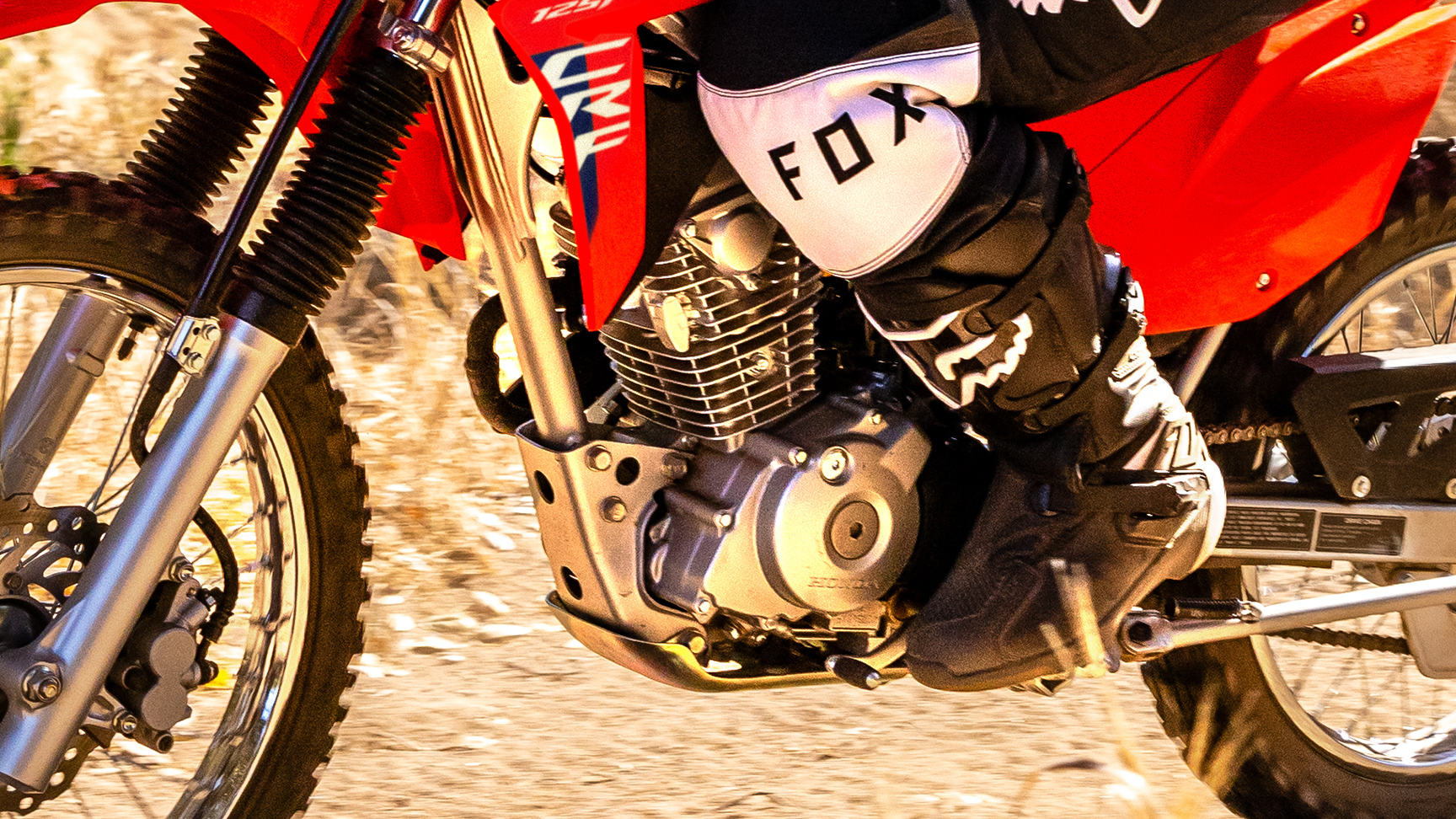 Honda CRF125F com motor a quatro tempos de 124,9 cm3