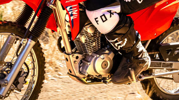 Motor a quatro tempos Honda CRF125F de 124,9 cc