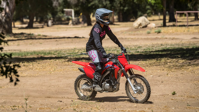 CRF125F os jovens condutores podem progredir