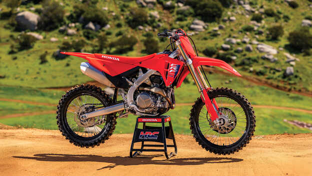 CRF450R com quadro dupla-trave reformulado em alumínio