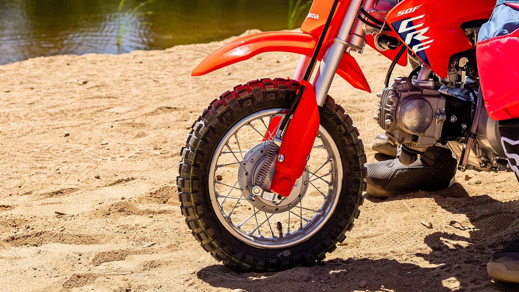 CRF50F em grande plano