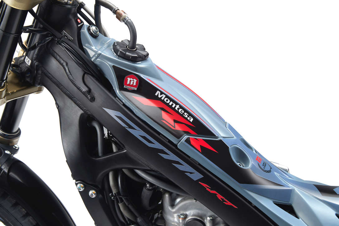 Montesa Cota 301RR zoom no depósito de combustível