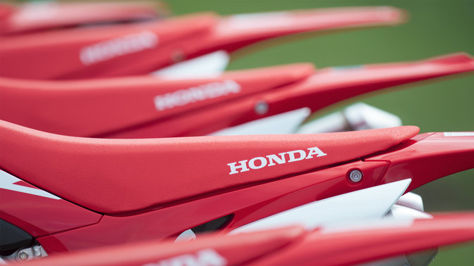 Uma seleção de motos CRF.
