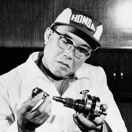 Grande plano de Soichiro Honda.