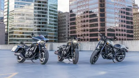 Honda CMX1100 Rebels com dois condutores