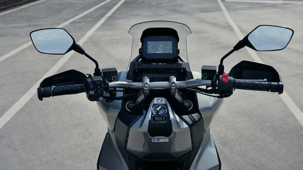 Honda ADV350 com Visor LCD Negativo, HSVCs e Smart Key