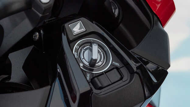Ecrã TFT de 5 polegadas, Honda RoadSync e Smart Key