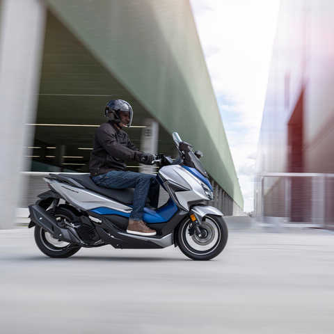 Forza 125, deslize pela cidade