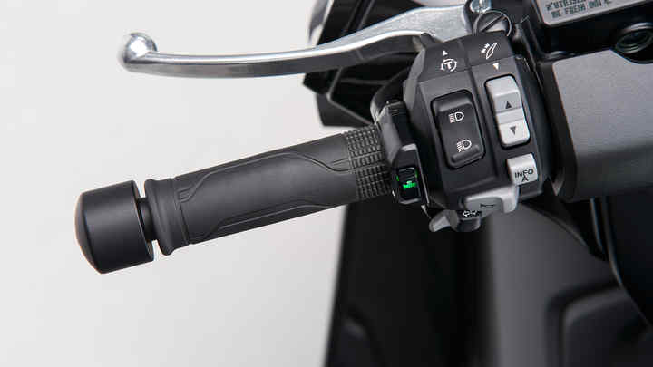 Forza 125, PUNHOS AQUECIDOS