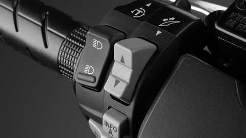 Grande plano do HSTC da Honda Forza 300.