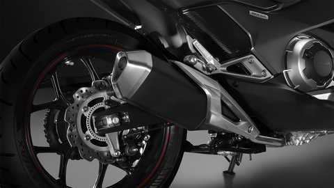 Escape preto e prateado