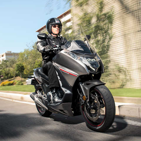 A Integra a ser conduzida na estrada