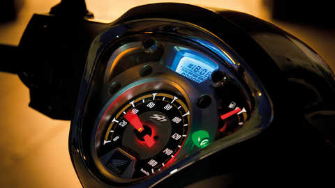 Grande plano do painel de instrumentos.