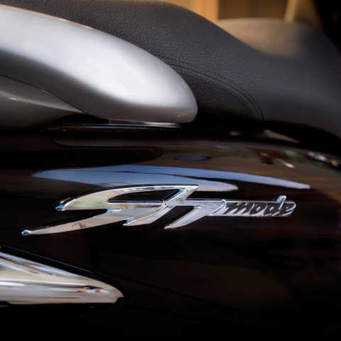 Grande plano do log&oacute;tipo da Honda.