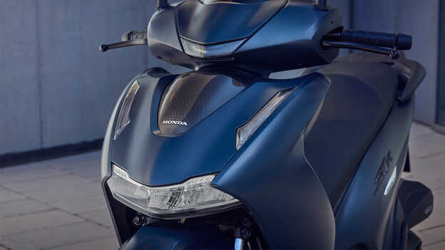 Grande plano das caraterísticas LED da Honda SH350i.
