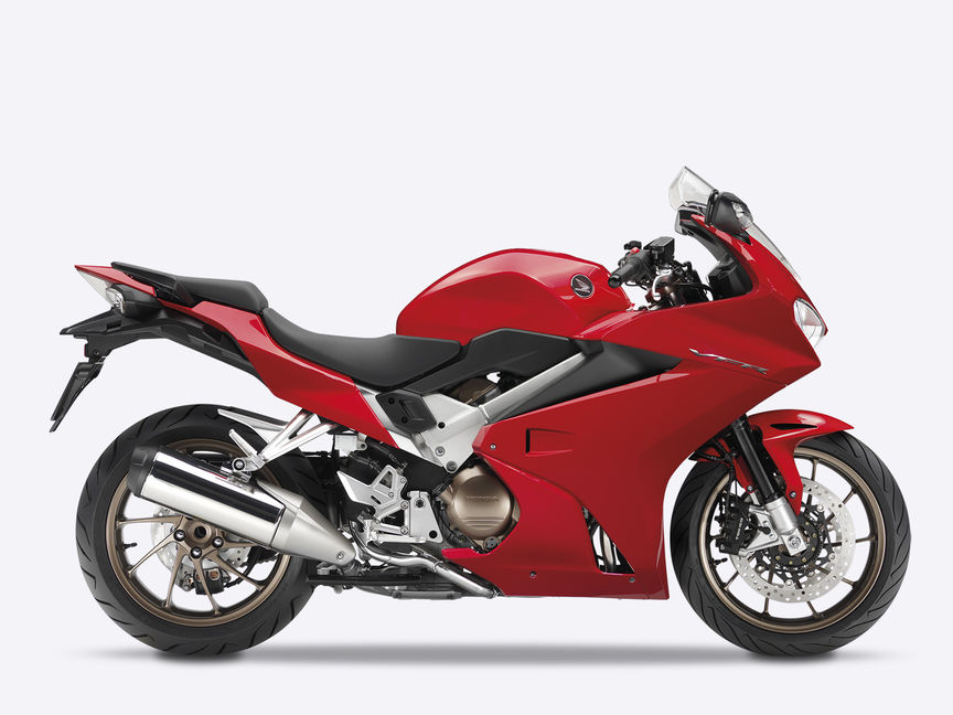 Honda-VFR800F-Tourer-Em estúdio-Vermelho Victory-Lateral