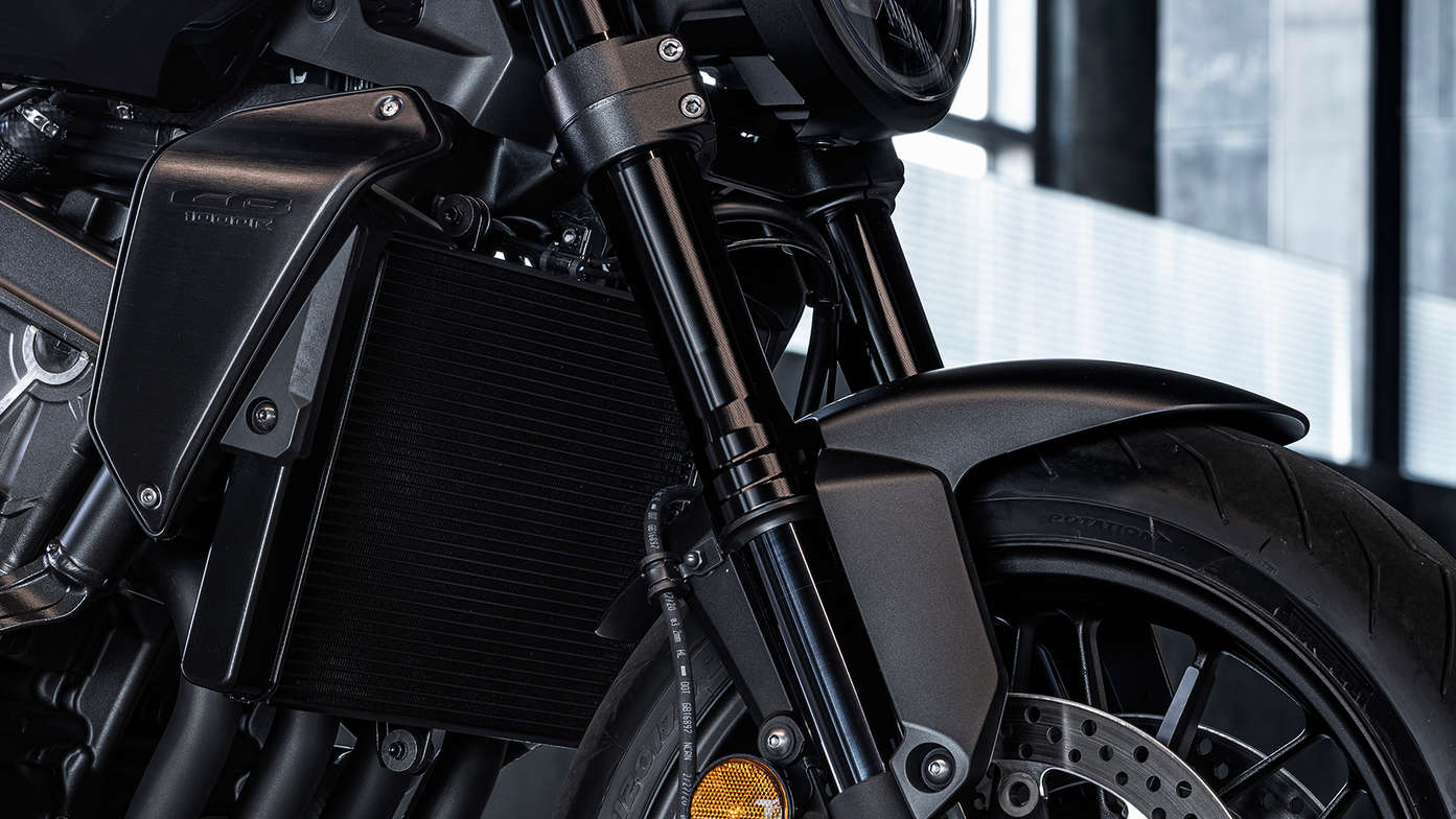 CB1000R Black Edition, Suspensão dianteira totalmente em preto